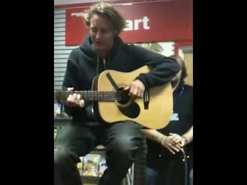 Ben Howard - Old Pine Solo Acoustic at Phoenix Sound. Best Quality.