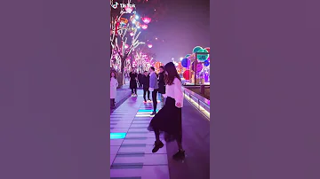 عزف بيانو من فتاة اليابان 