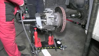 EXTRACTING SCANIA BEARINGS AND HUB WITH BT2 AND HUB/BEARING EXTRACTOR