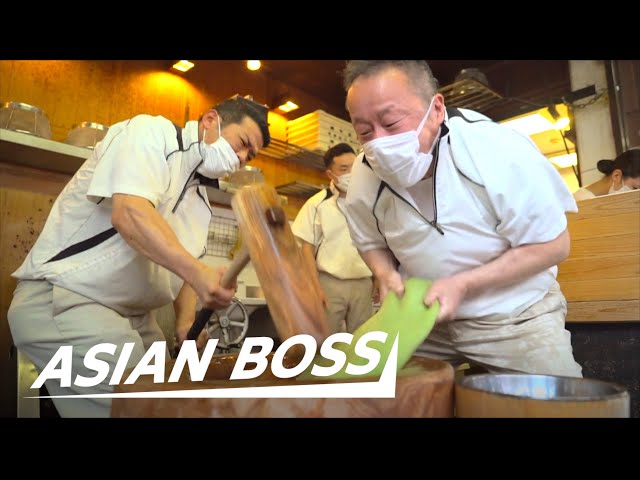 The fastest mochi maker in Japan reveals secrets of his technique【Video】