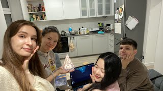 HOLIDAY LIVESTREAM