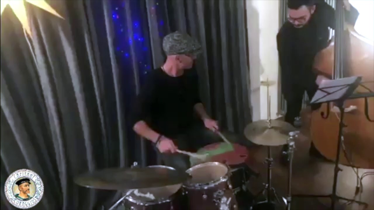 LEVITY TRIO - Tema + Drum solo on Foot Prints