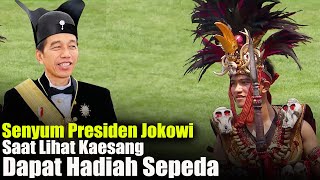 Senyum Presiden Jokowi Saat Kaesang Dapat Hadiah Sepeda,.