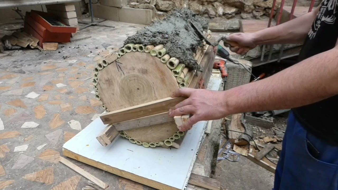 colmena cilíndrica de caña y barro