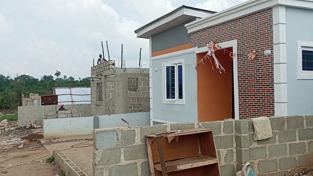 LIGHTCITY BUNGALOW, 2/3BEDROOM FULLY FINISHED FAST SELLING. 