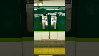 京阪電車13000系30番台第5編成車両のドア開閉