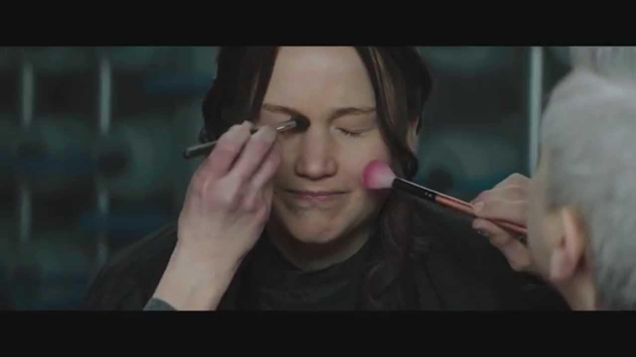Mockingjay Part 1 - Face of a Revolution (Deleted Scene)