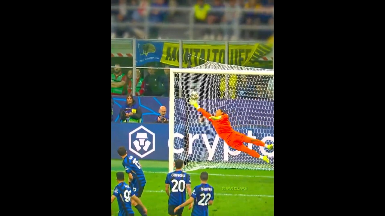 When Goalkeepers Saves Their Teams 🤯