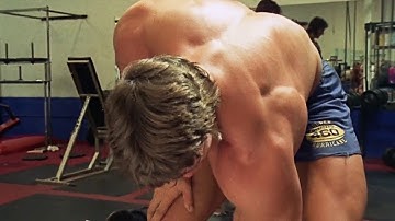 Arnold schawarzenegger training biceps | pumping iron | Concentration Curl