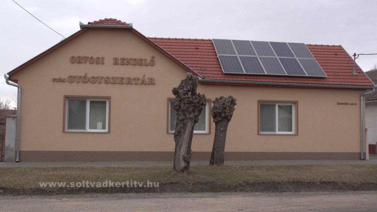 Páhi neve a páholni igéből származik ...