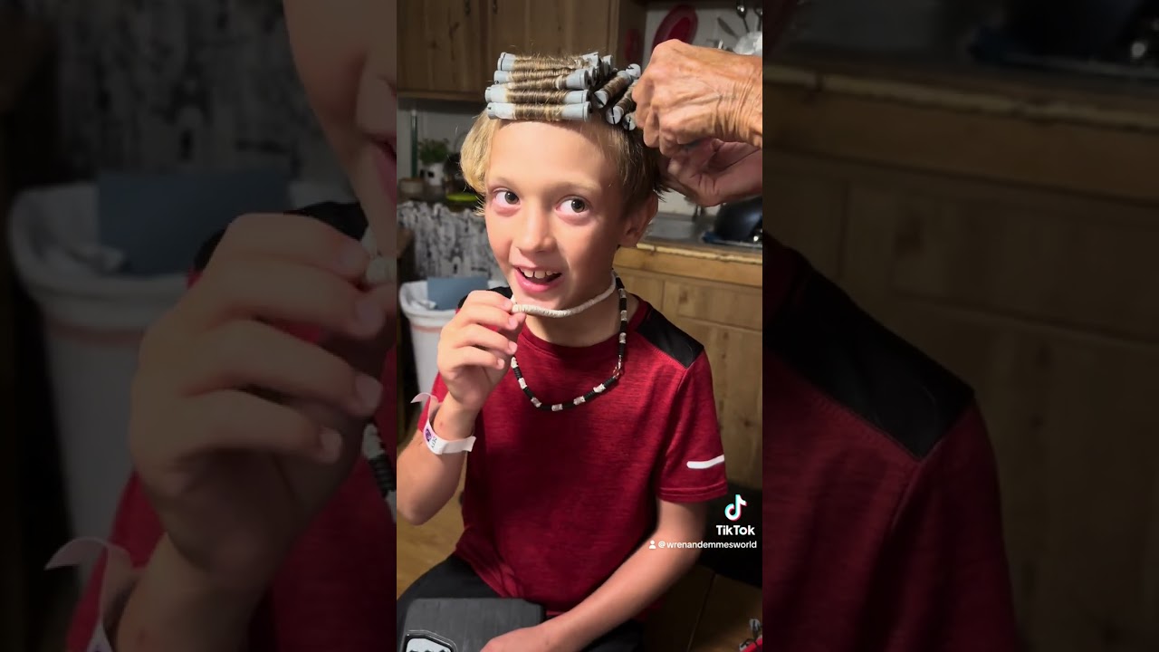 Мальчики из Луизианы получают перманентную завивку