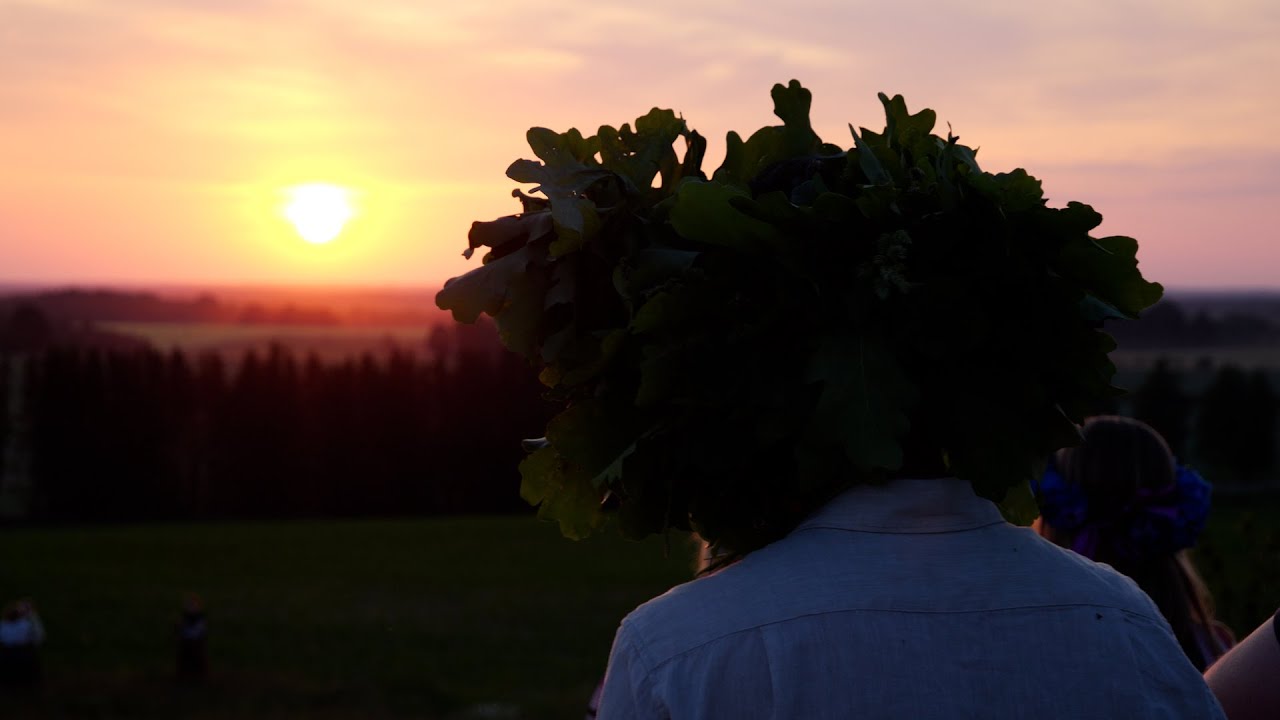 Kāpēc japānis Masaki Nakagava dzied un runā latviski un svin latviešu Saulgriežus?
