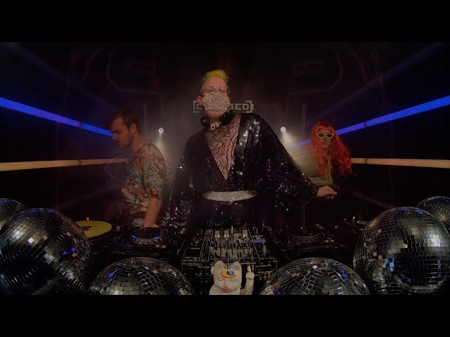 Смотреть «Meat Control aka The Management - The Unit #08» на YouTube Смотреть «Meat Control aka The Management - The Unit #08» на YouTube
