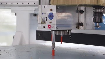 Automatic loading and unloading woodworking machining
