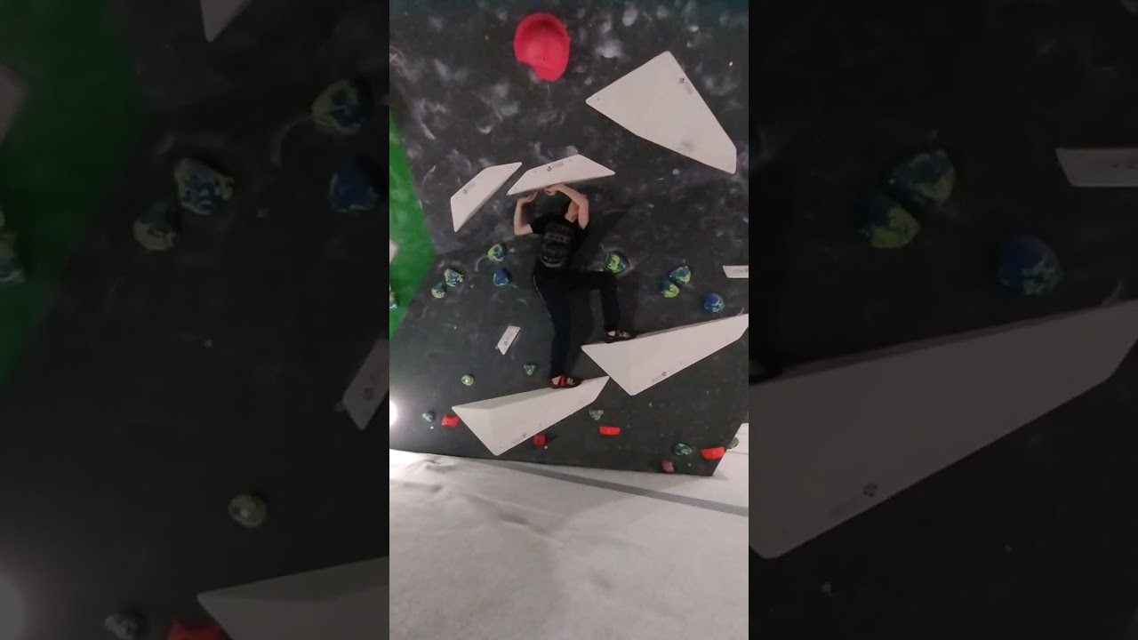V2 Boulder, Quite technical Traverse Indoor Climbing