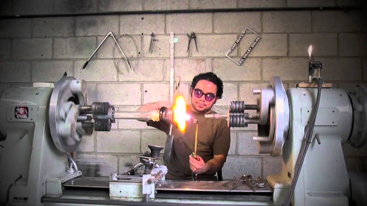 Round Glass Making a Water Pipe (TimeLapse)