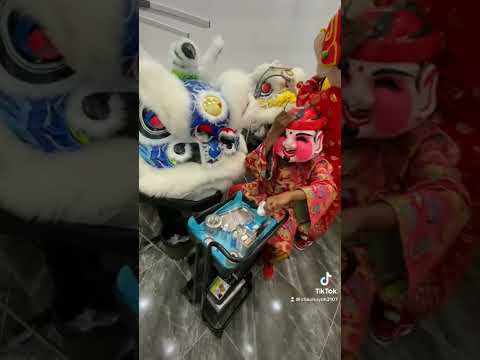 Video Ông lân đi thẩm Mỹ viện cho ông địa làm đẹp ???????? - youtube