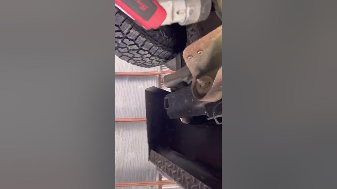 Duramax 6.6 How to remove harmonic balancer bolt the easy way YouTube