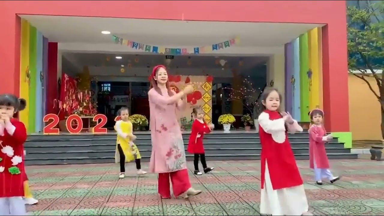 Têt đong đầy M1