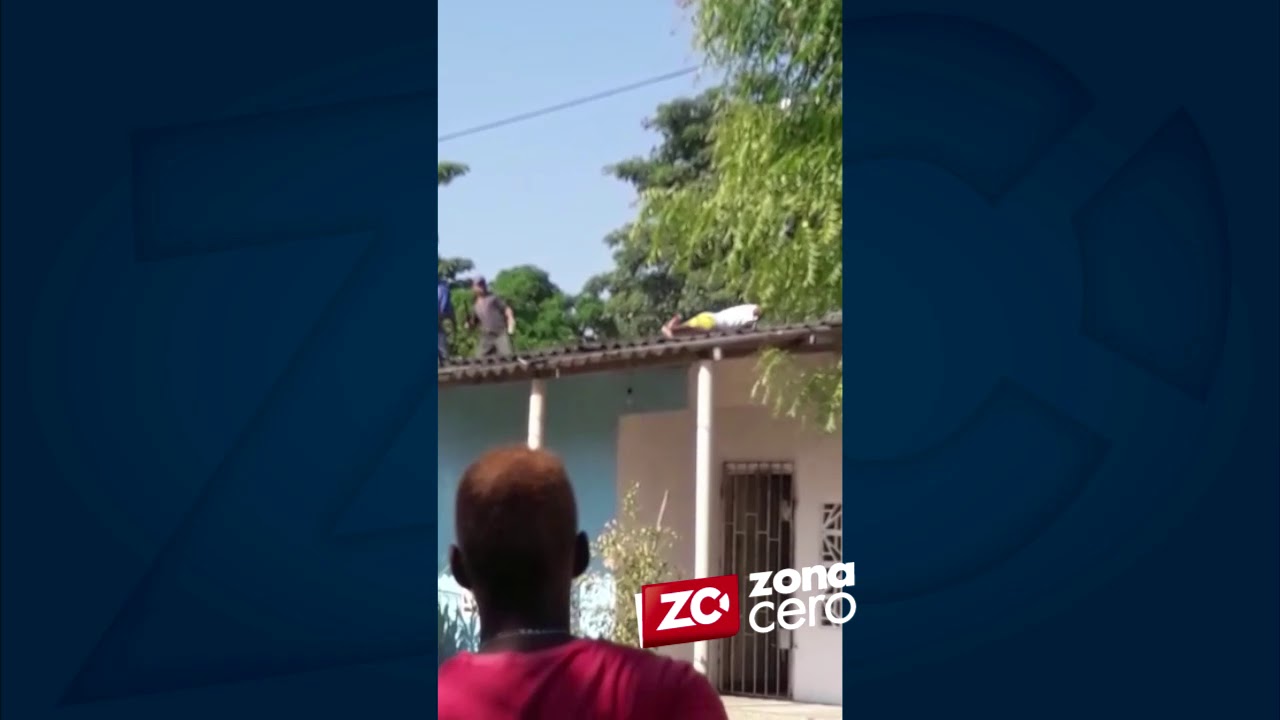 A machete y palo linchan a joven a quien la comunidad señaló de desmembrar a anciano