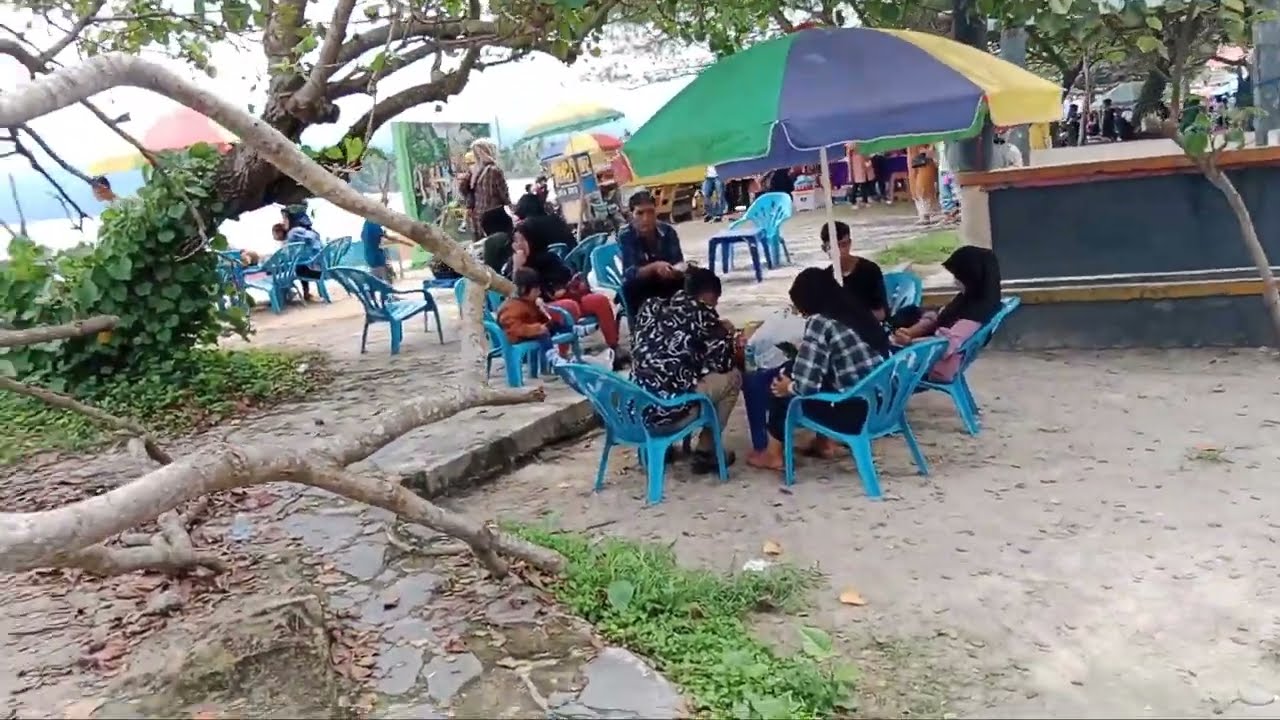 Jalan~jalan ke pantai krui pesisir barat