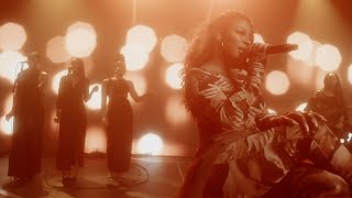 Vignette de la vidéo "Victoria Monét - Touch Me (Live Session)"