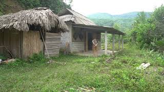 old lady left outside in the cold winter starving,good girl helps her find old house to clean her up