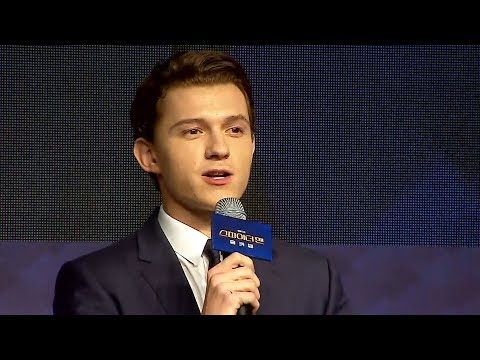 &rsquo;스파이더맨&rsquo; 톰 홀랜드 "안녕하세요. 코리아"...한국말로 팬들에게 인사 (Tom Holland, Spider-Man: Homecoming, 레드카펫)