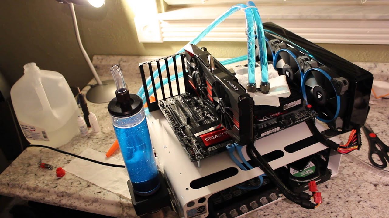 Mini Tech Fort Dimastech Mini tech station, watercooled, i7 4770K, gigabyte - YouTube