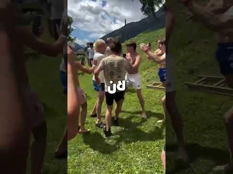 شاب قاس بإيده شبرين و عمل باك فليب