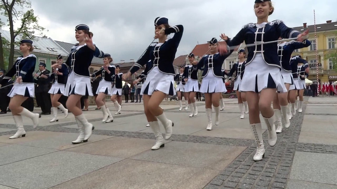 Mażoretki i orkiestra dęta OSP Krasocin. Wojewódzki Dzień Strażaka w Kielcach 13.05.2017