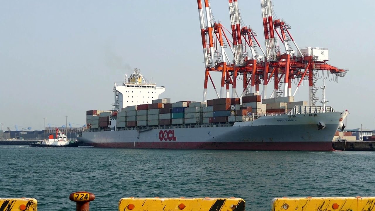Container Ship “OOCL NAGOYA” 四日市