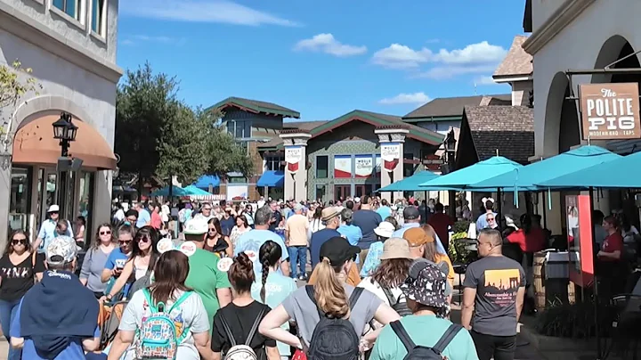 A Busy Day At Disney Springs - Christmas Merchandise Is HERE / Coke Store & New Updates To Starbucks