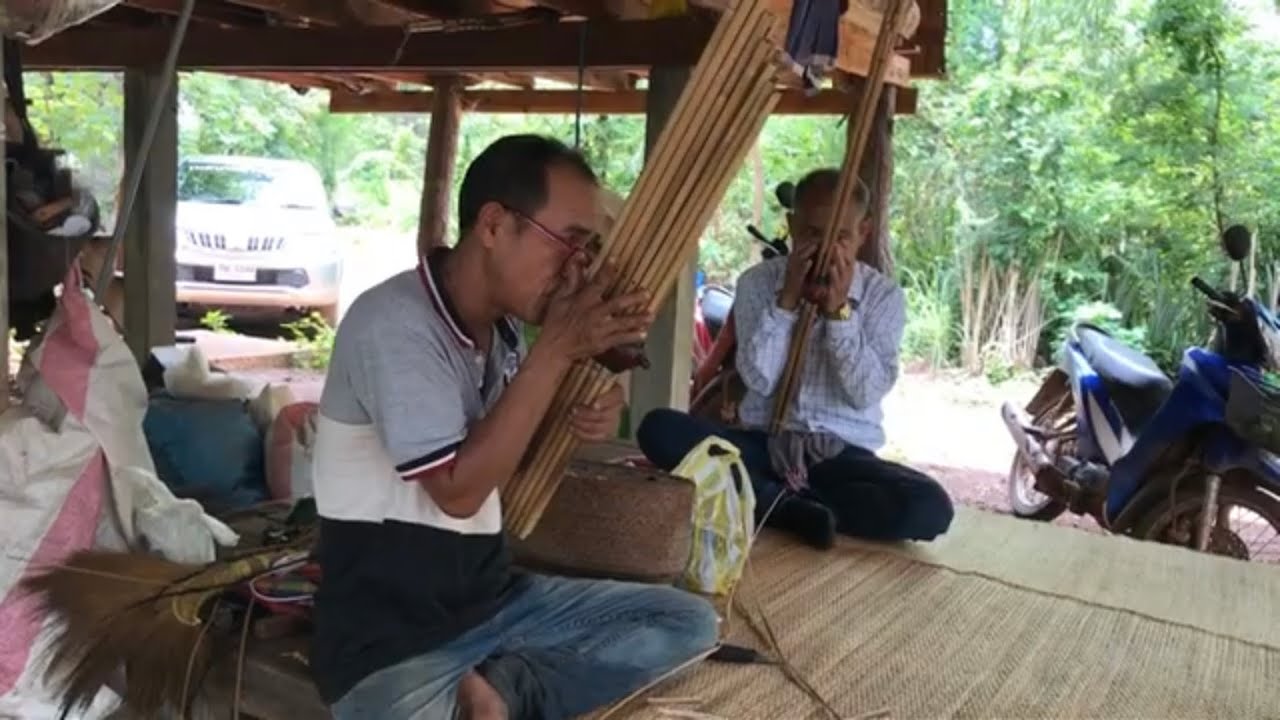 เดินทางไปรับแคนที่สั่งทำพิเศษ บ้านท่าเรือ อำเภอนาหว้า จังหวัดนครพนม