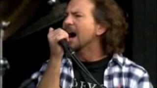 Eddie Vedder & Ben Harper 'Under Pressure' Hard Rock Calling 2010.mp4 chords