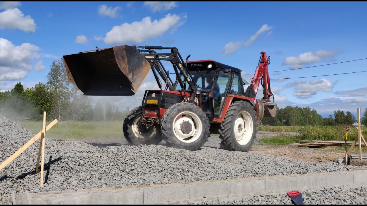Digging the foundations of the garage with Fiat 82-94 and Tähti 10 excavator