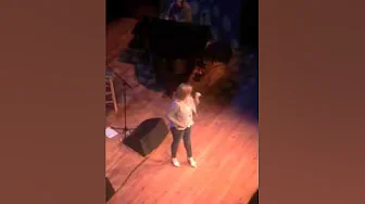 Trisha Yearwood sings "Over the Rainbow" Trisha Yearwood sings "Over the Rainbow"