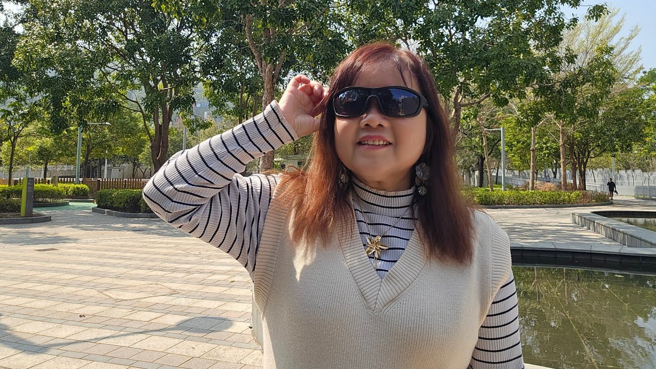 「靓女歌手藍King」正在直播！小城故事/容易受傷的女人/情深有幾許！…💘🎉🎈