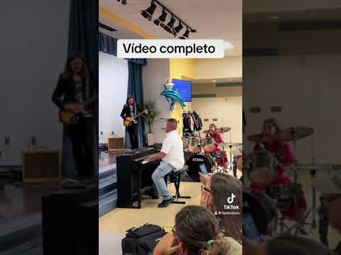 Escola Americana Elementary School Drummer in School #brasileirosnaflorida #school #drummergirls