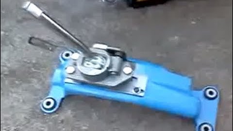 ✓ Maddog Short Throw Shifter Installation (SRT 4)