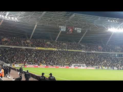 Tarsus İdman Yurdu Fenerbahçe maçında Müslüm babamızı seslendirirken