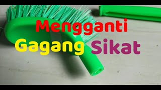 DIY Ide Kreatif Cara Membuat Mengganti Gagang Sikat WC Kamar Mandi Toilet Dengan Pipa Listrik Bekas