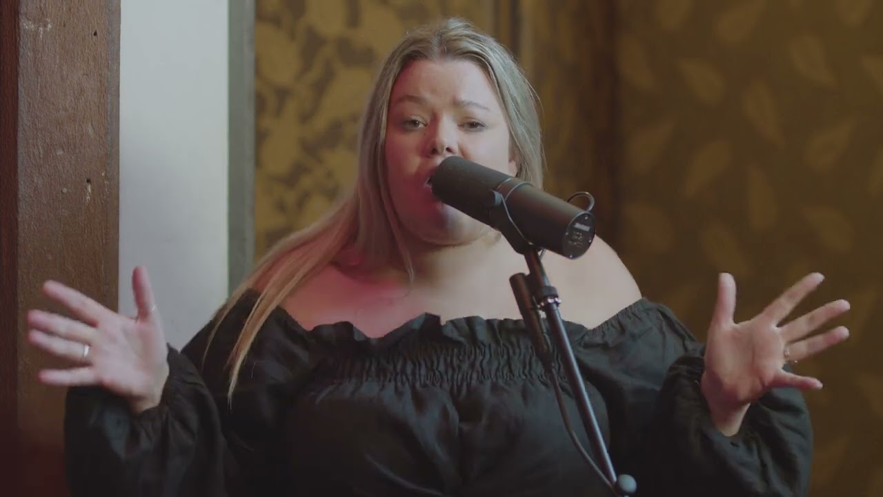 ELLY POLETTI performs 'Stronger Than Me' by Amy Winehouse