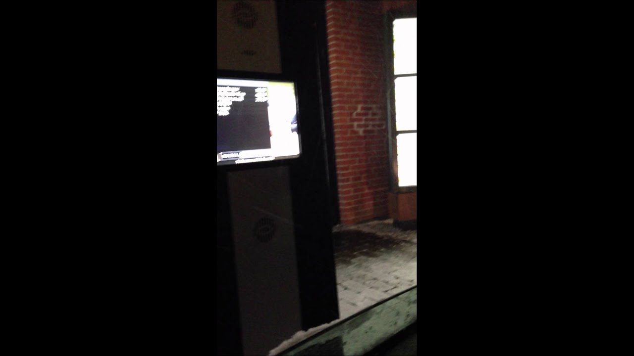 Perker bestiller mad (Mac D drive thru)