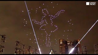 ドローン500機が東京の夜空を彩るショー「CONTACT」27日まで