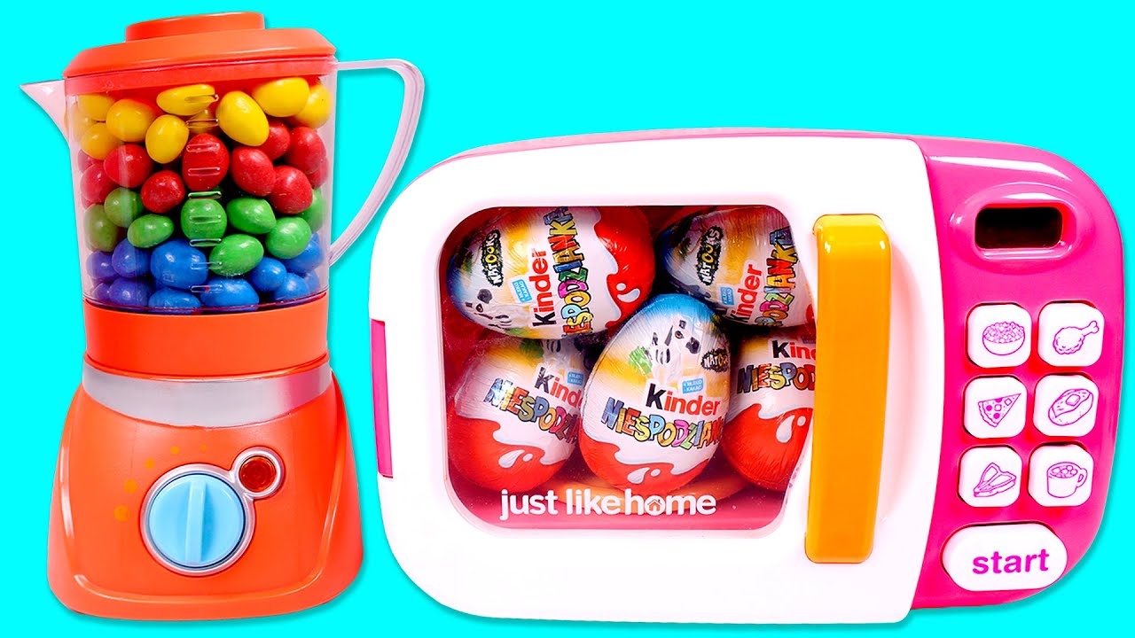 ⁣SORPRESAS de Huevos Kinder con el Microondas Mágico 🌈🎊 Videos para niños