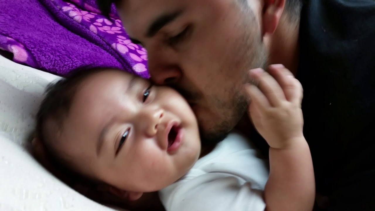 Mi papi me llena de besos