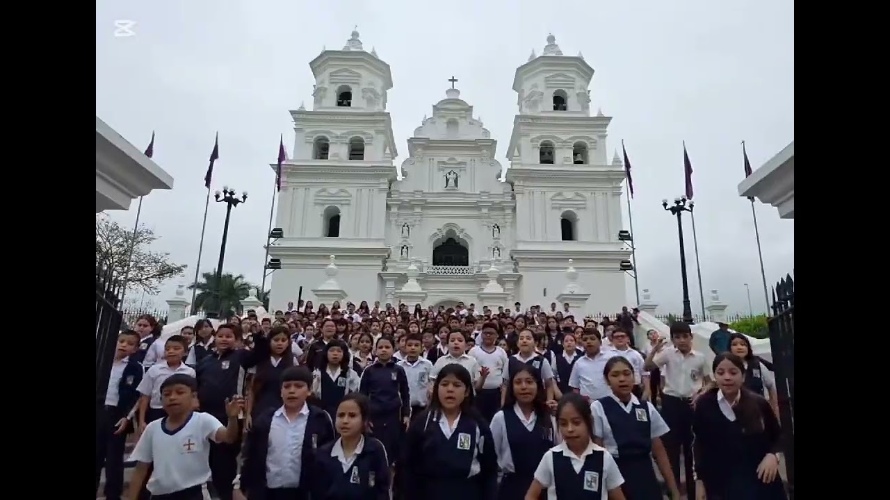 El video más hermoso que verás hoy. Niños le cantan con alegría al Cristo Negro de Esquipulas,