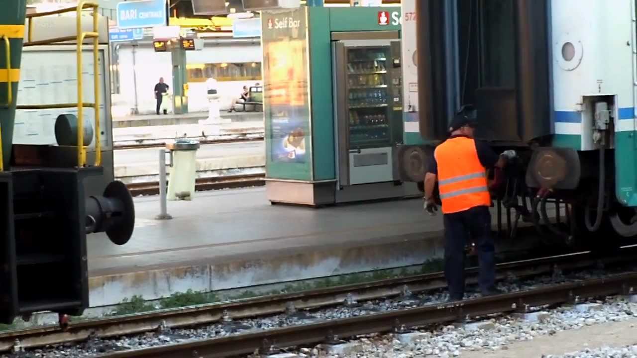 D245 aggancia carrozze InterCity 621