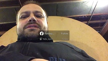 Nintendo Switch Pro Controller unboxing streamed via Streamlabs for iOS